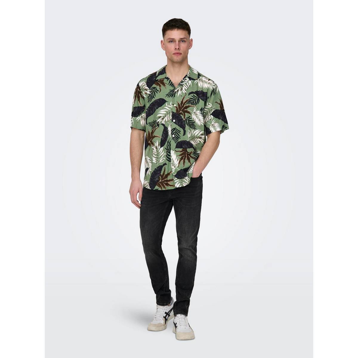 ONLY & SONS REGULAR FIT LIFE AOP SS VISCOSE SHIRT 22028616 HEDGE GREEN